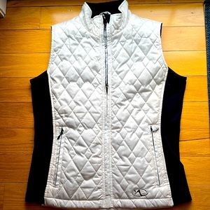 Marker white vest medium